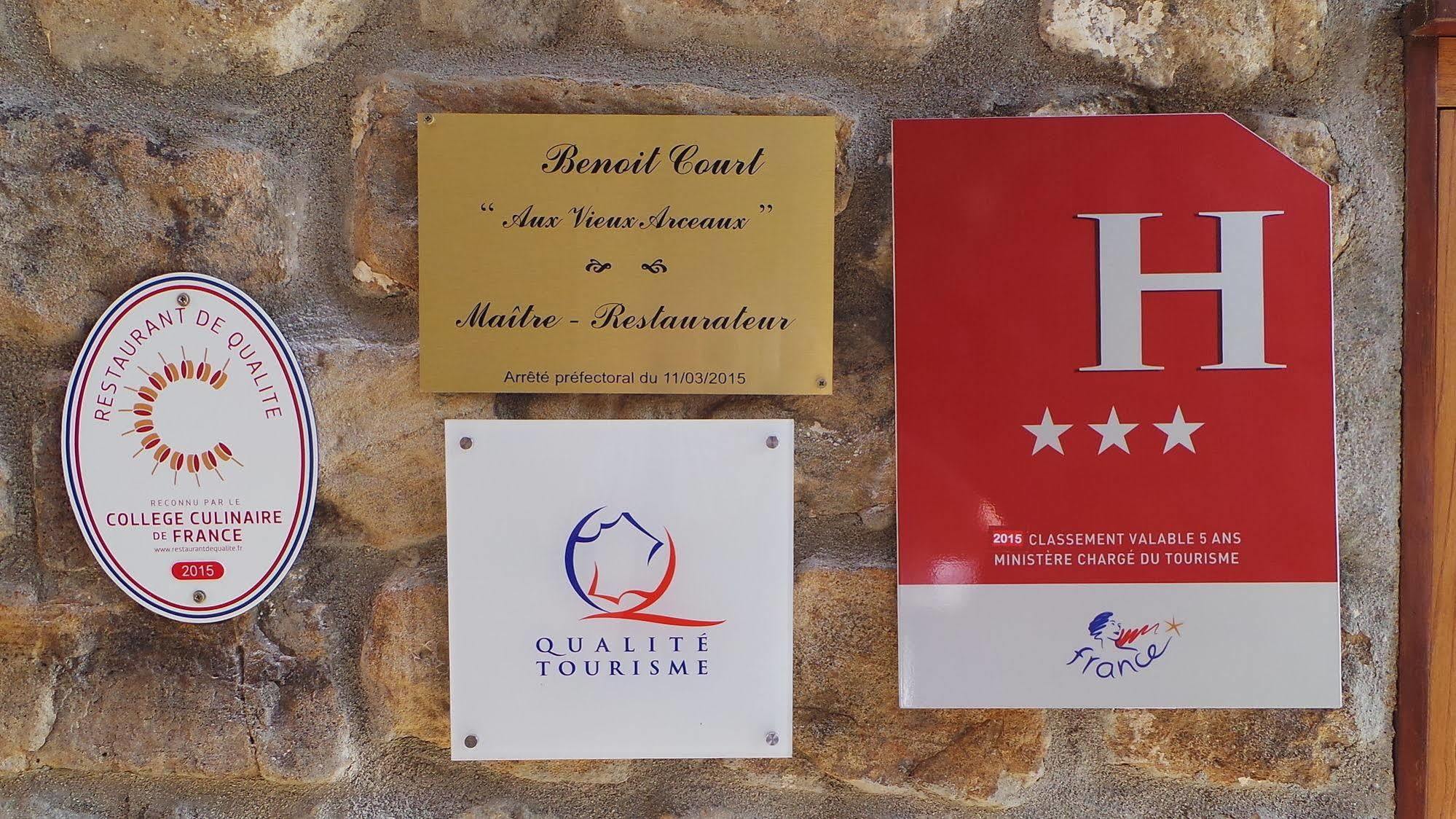 Aux Vieux Arceaux Hotel Mercuer Eksteriør billede